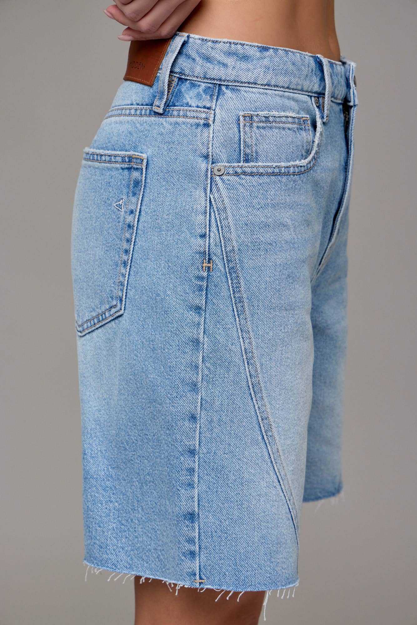 Hidden Jeans - Medium Wash 8" Inseam Baggy Shorts