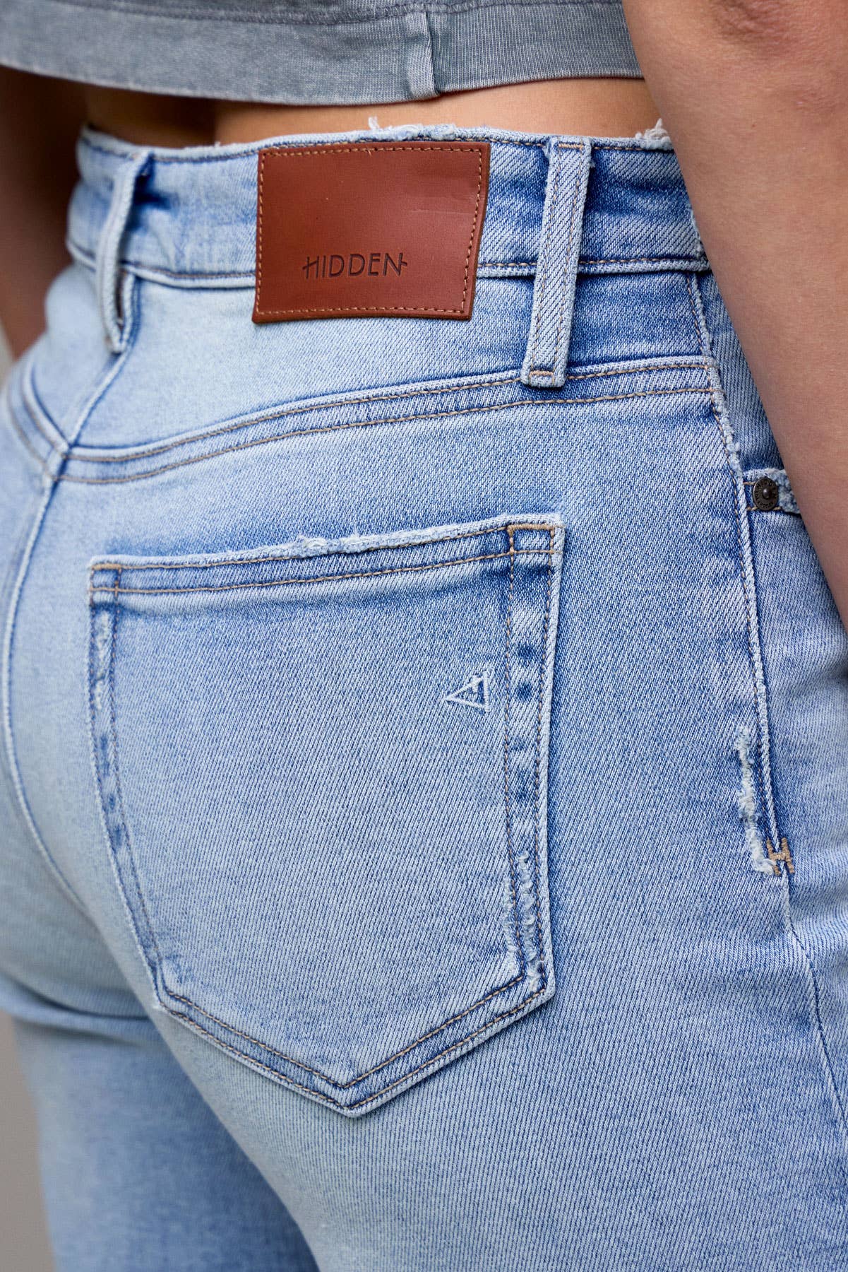 Hidden Jeans - Light Wash Stretch Raw Hem Classic Straight