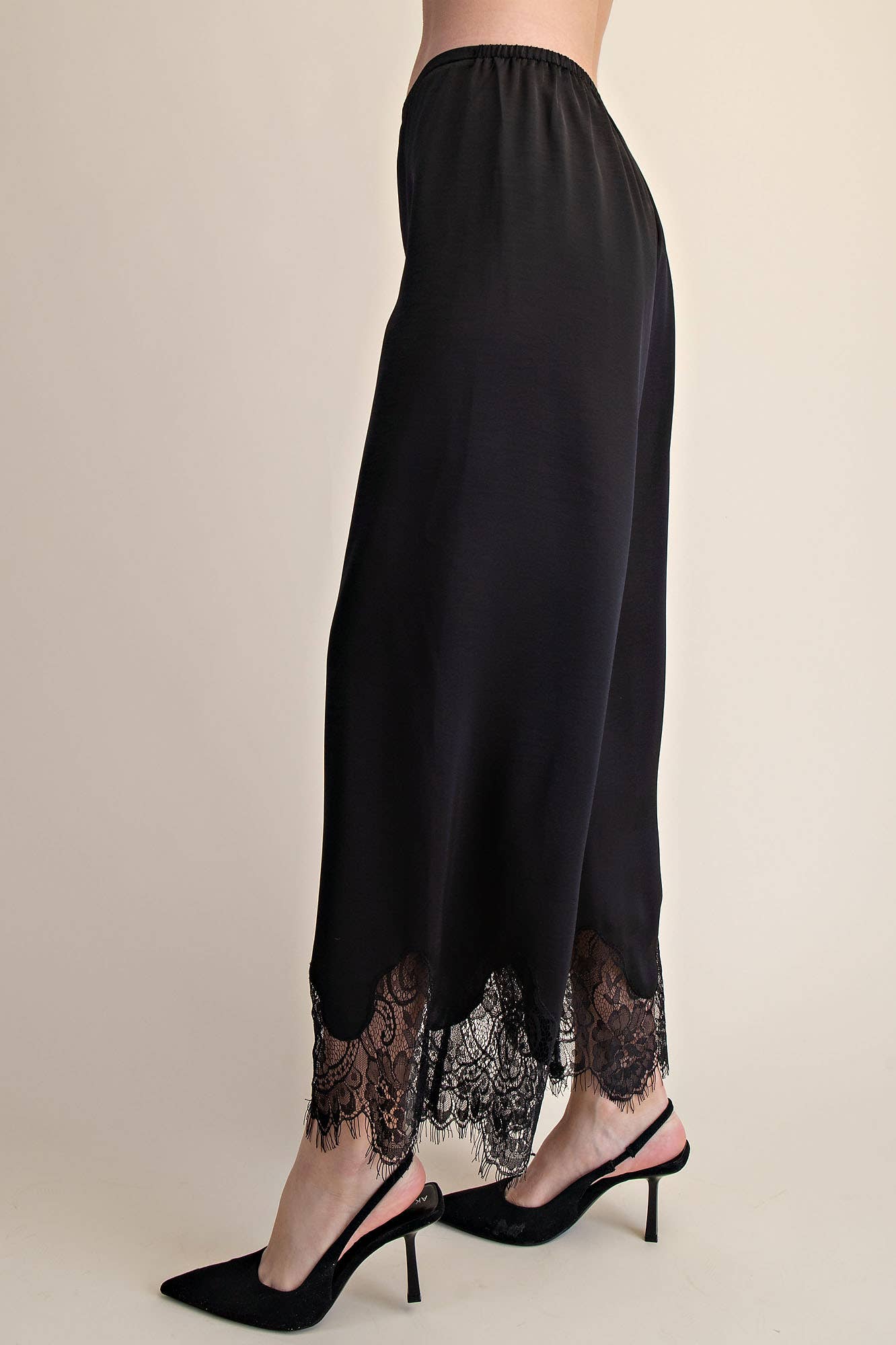 Glam - Mid Rise Cropped Lace Trim Pants